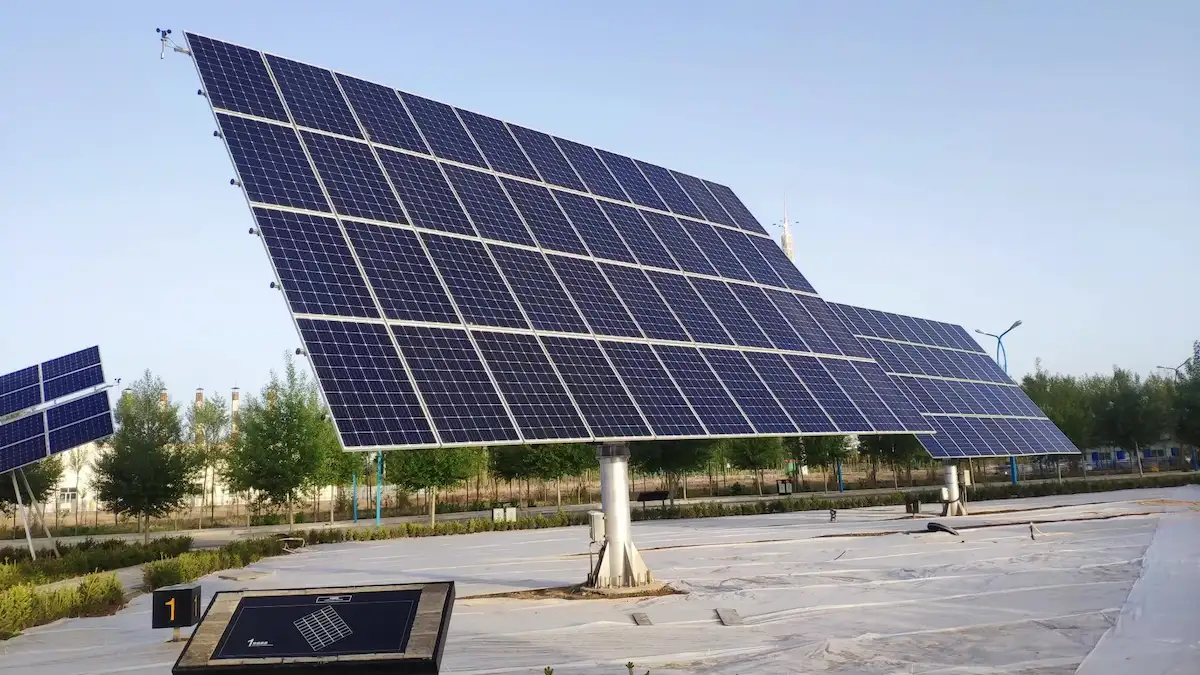 ما مقدار الطاقة التي تولدها الواح الطاقة الشمسية